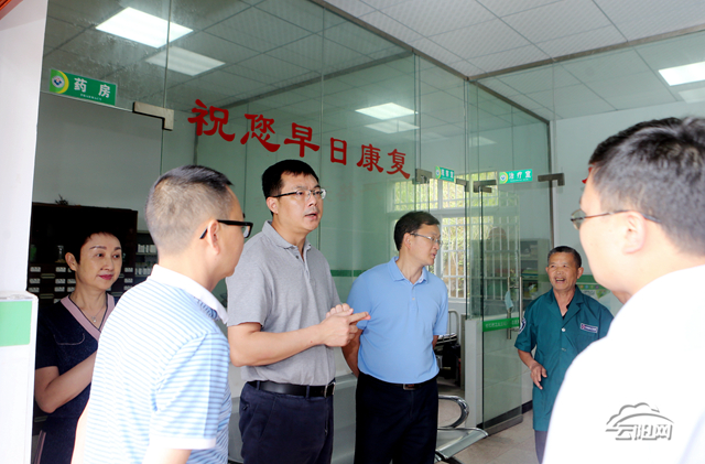  覃昌德督導農業農村工作要求把壯大村集體經濟作為鞏固基層黨組織的重要抓手