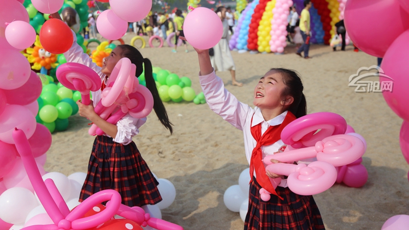魔法氣球區 孩子們用靈巧的雙手將氣球做成各種造型