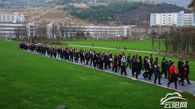 云陽第十四次黨代會代表參觀城市建設